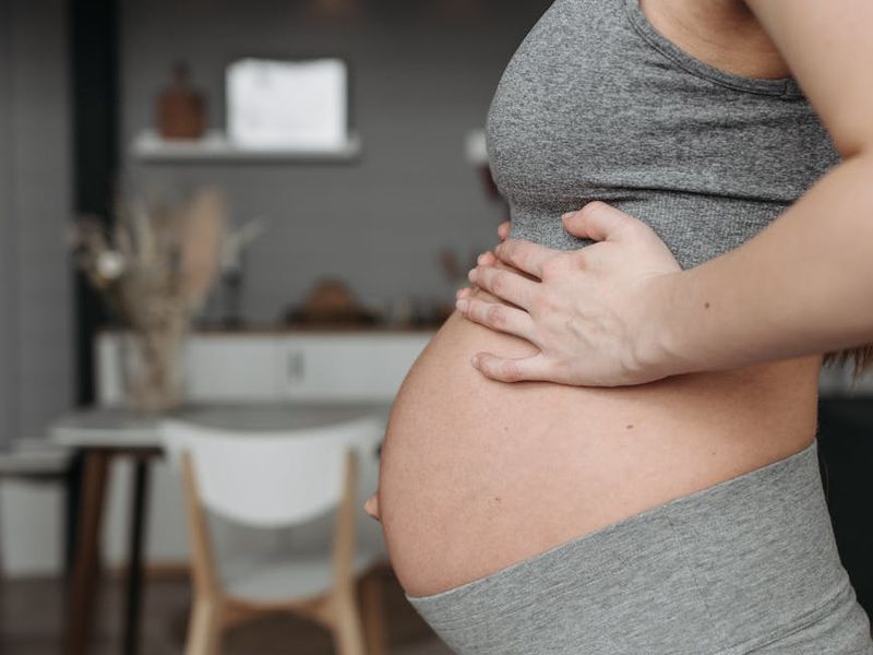 Detailed view of a woman hands during exercise